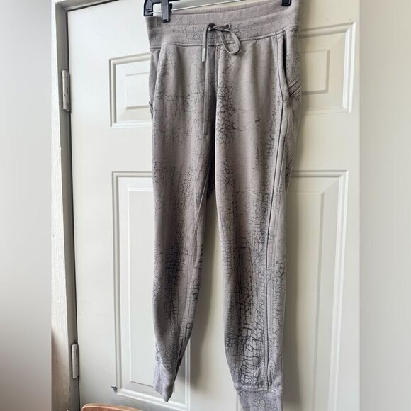 Lululemon Warm Down Jogger *7/8 Length
Thread Dye Rover Black Size 4 - Picture 2 of 12